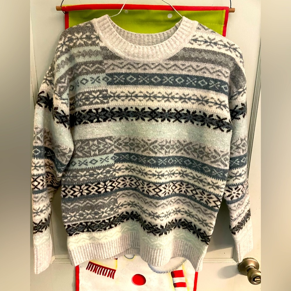 Womens sweater from the Loft blue in color, warm and thick sweater. Size Medium